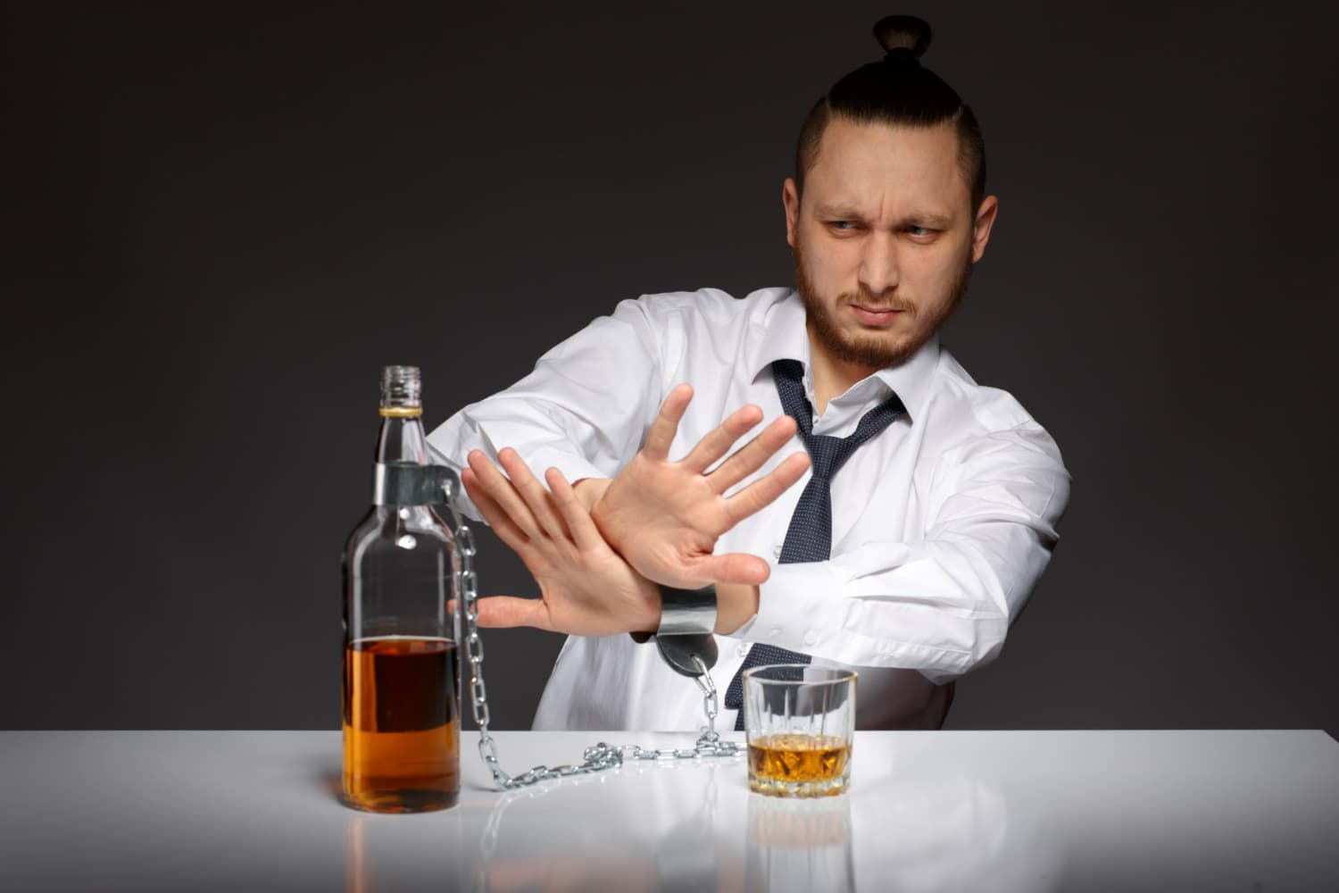 Cara Menghilangkan Mabuk Alkohol dengan Aman dan Tanda Perlu ke Dokter