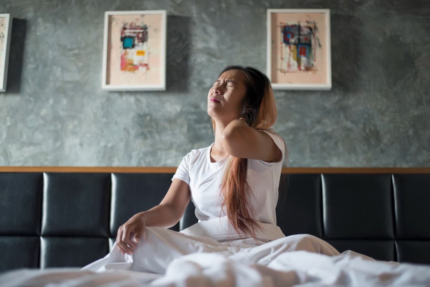 Bangun Tidur Badan Sakit Semua: Penyebab, Cara Meredakan, dan Kapan Periksa