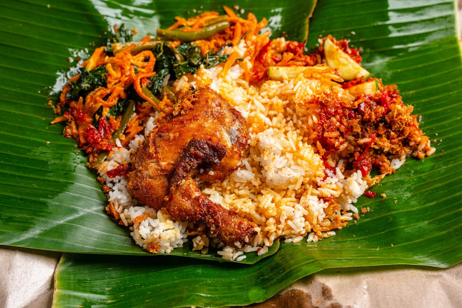 Kalori Nasi Padang: Hitungan per Lauk dan Cara Memesan yang Lebih Ringan