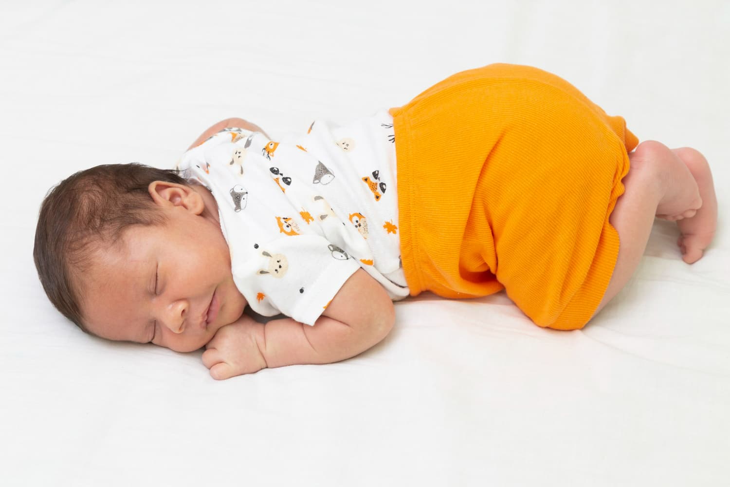 Bayi Tidur Tengkurap atau Miring, Amankah? Ini Posisi Tidur yang Dianjurkan