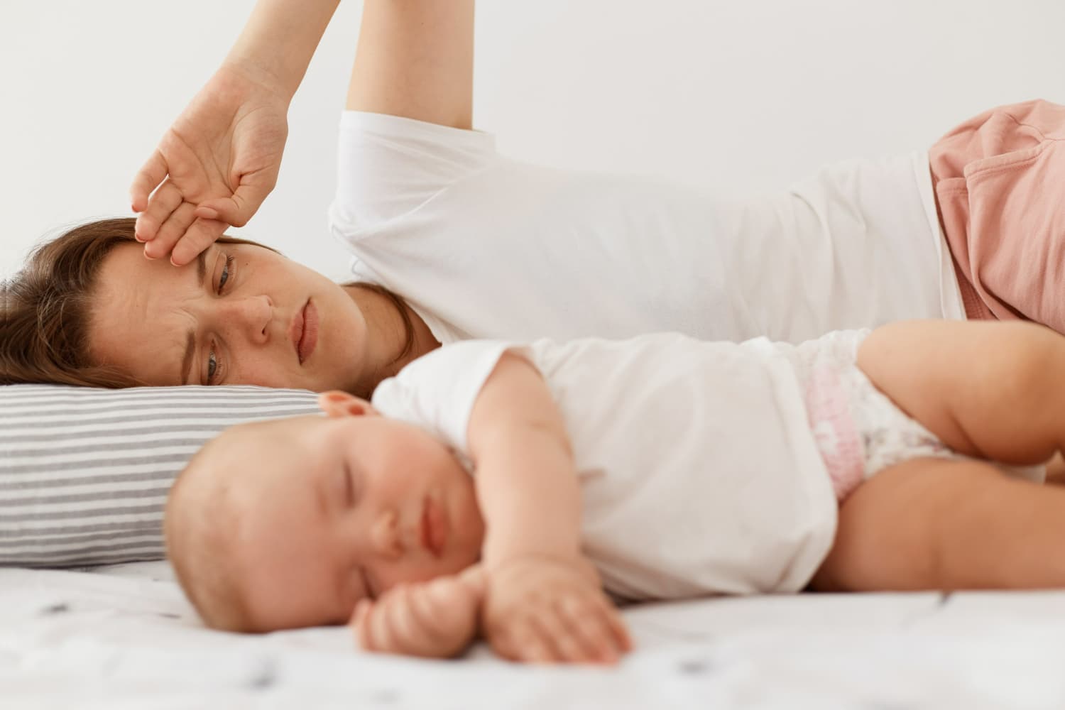 Posisi Tidur jika Bayi Melintang: Panduan Aman dan Fakta soal Janin Berputar