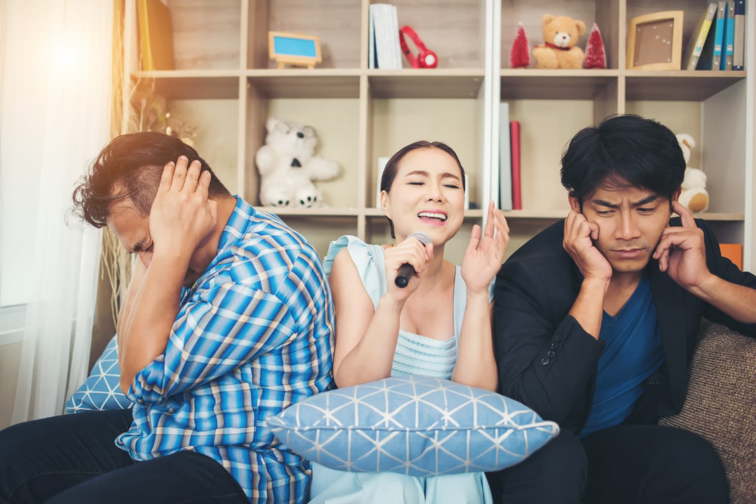 Social Anxiety Adalah: Tanda, Bedanya dengan Pemalu, dan Cara Mengatasinya