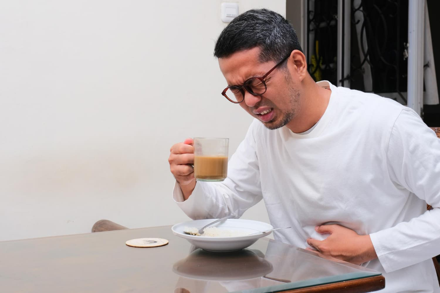 Perut Bunyi saat GERD Kambuh: Apa Hubungannya dan Cara Meredakannya