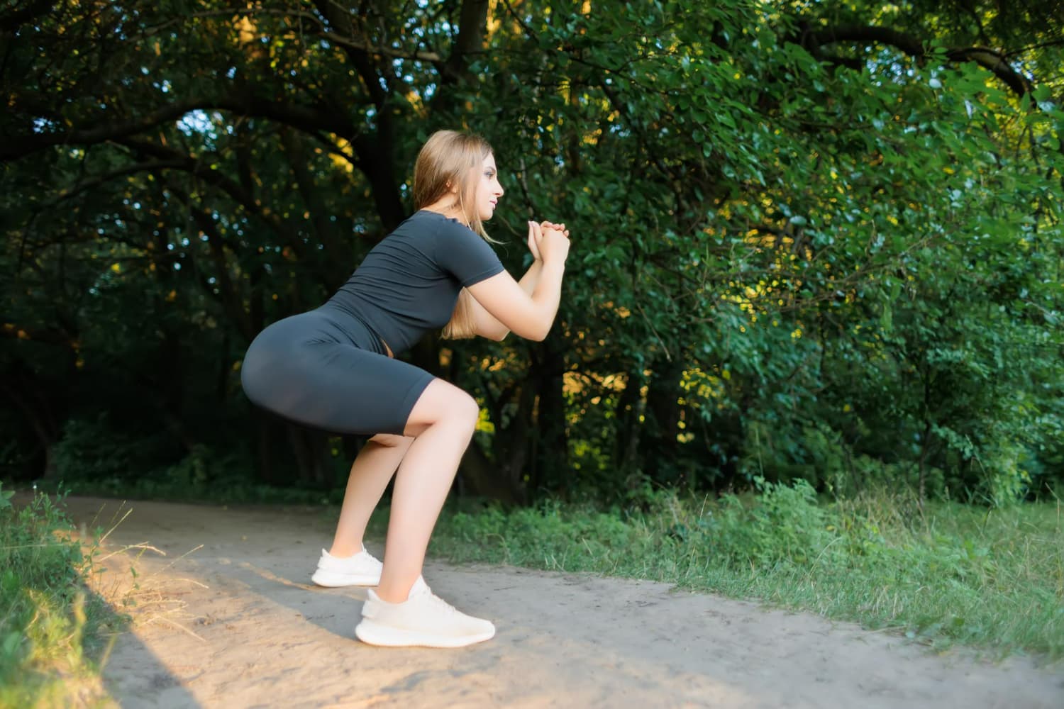 Sumo Squat: Cara Melakukan, Otot yang Dilatih, dan Manfaatnya