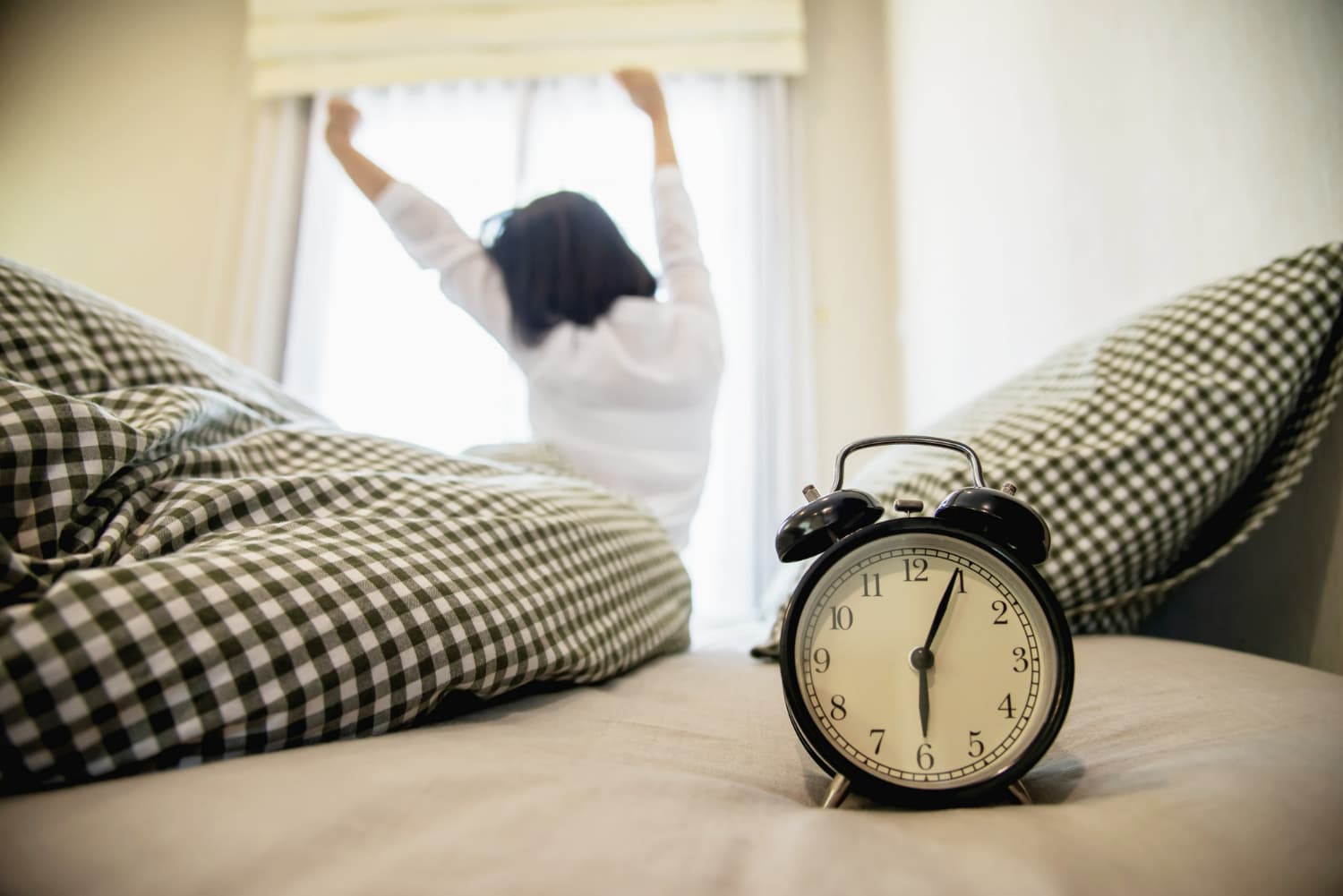 Meregangkan Badan setelah Bangun Tidur: Manfaat dan Rangkaian Gerakan yang Aman