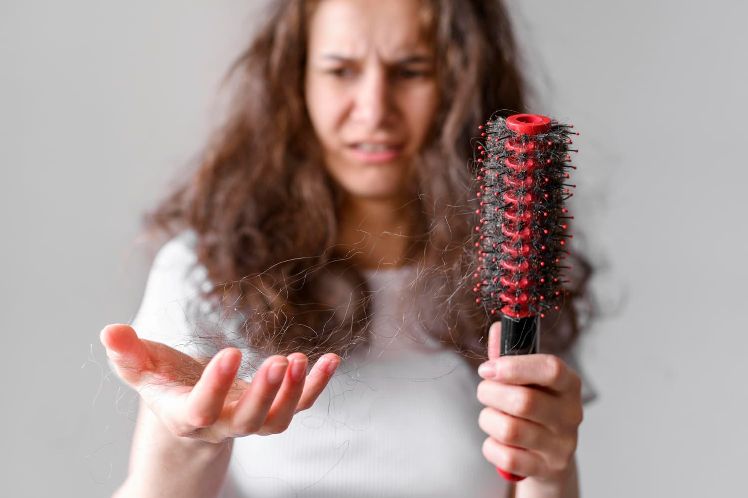 Telogen Effluvium: Penyebab Rambut Rontok dan Cara Mengatasinya