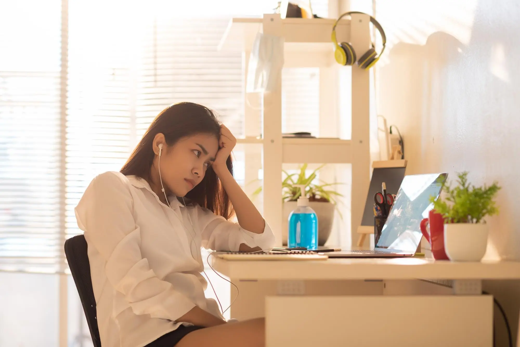 Tips Sehat untuk Bekerja dari Rumah Tanpa Mengorbankan Kesehatan Fisik dan Mental